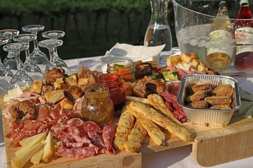 Farm animals and biodynamic wine tasting in Lazise 3