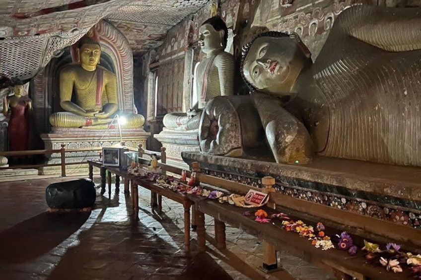 Sigiriya Day Tour | Rock Fortress & Dambulla Cave Temple 3