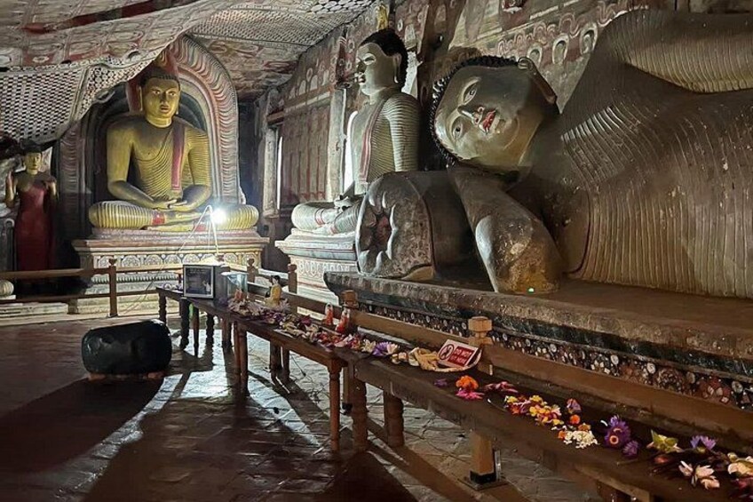 Sigiriya Day Tour | Rock Fortress & Dambulla Cave Temple 3