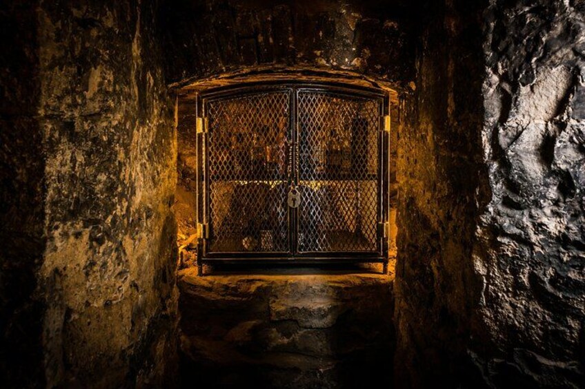 90min Underground Whisky Tasting in Edinburgh's Old Town 2