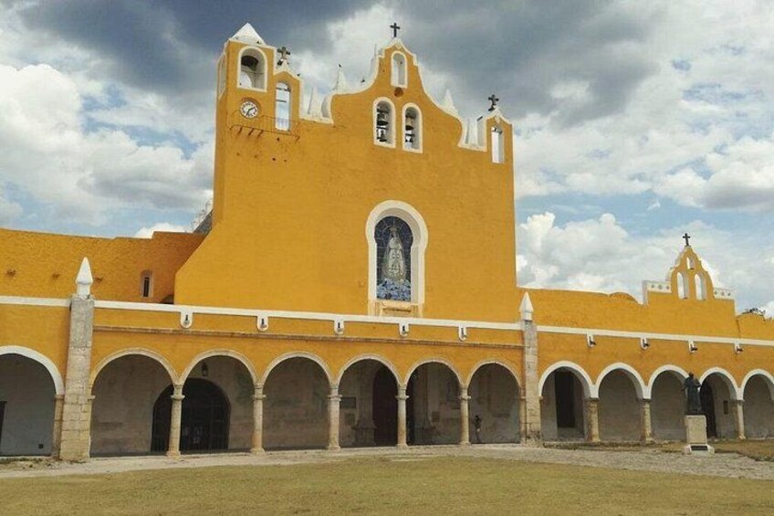 Private Romantic tour in Izamal 2