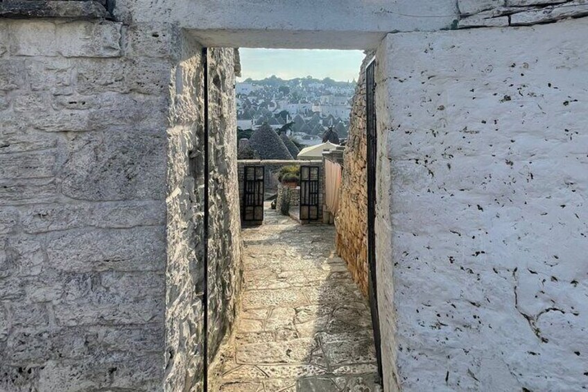 Alberobello walking tour with aperitif