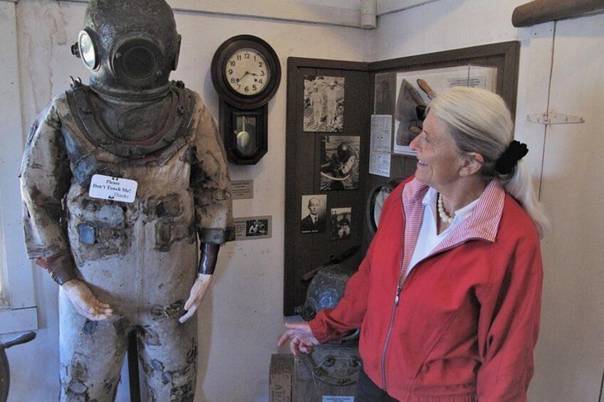 At the Whalers cabin museum you discover the cultural history of Point Lobos. The fascinating life stories of
the early inhabitants of this unique land and how it almost became a city. 3