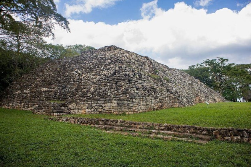 El Salto turquoise Waterfall & Pomoná archeological Maya Site 3