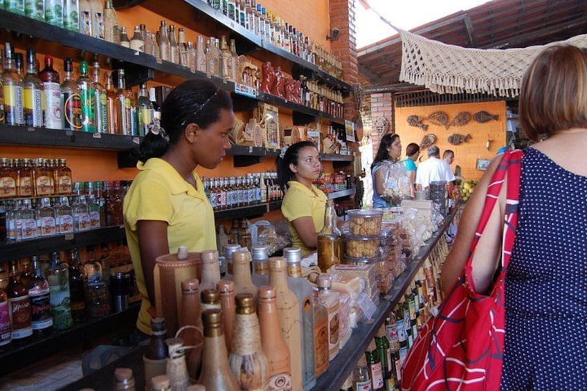 On the way, we passed the craft fair in the municipality of Aquiraz, or Centro das Rendeiras. 4