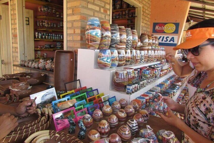 At the site, passengers will be able to sell handicrafts with colored sands.