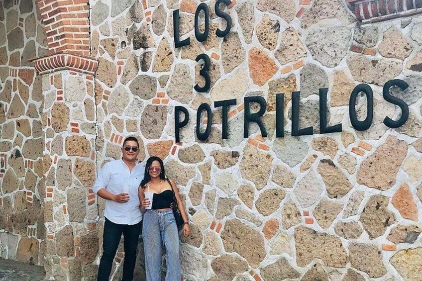 A stone wall with 'LOS 3 POTRILLOS' written on it. 1