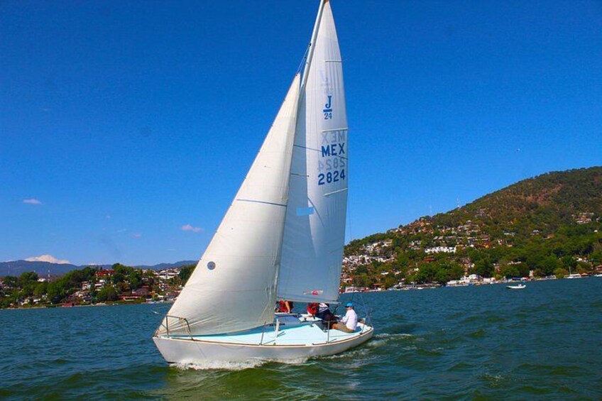 Private Sailing Tour in Valle de Bravo 3