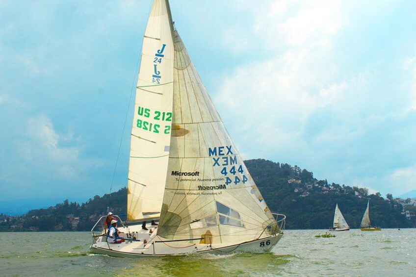 Private Sailing Tour in Valle de Bravo 4