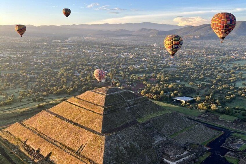 Hot Air Balloon Flight over Teotihuacán 2