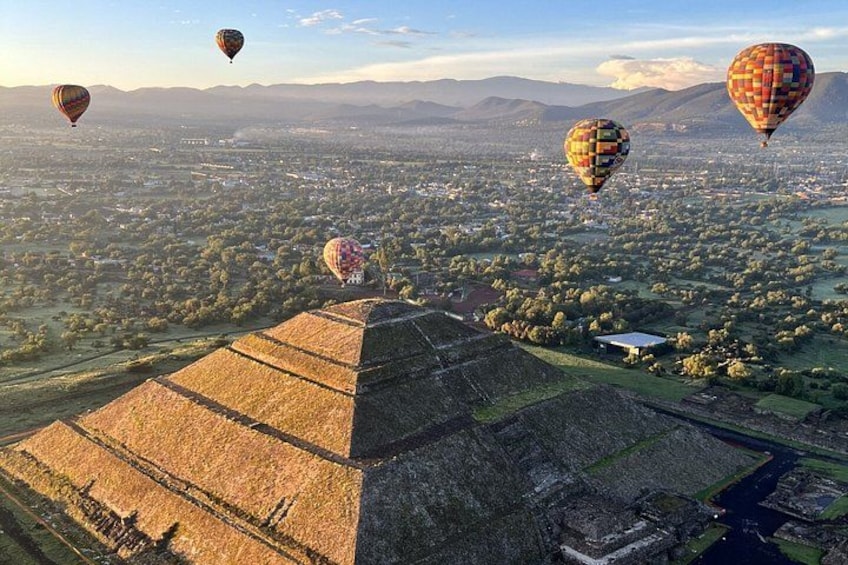 Hot Air Balloon Flight over Teotihuacán 2