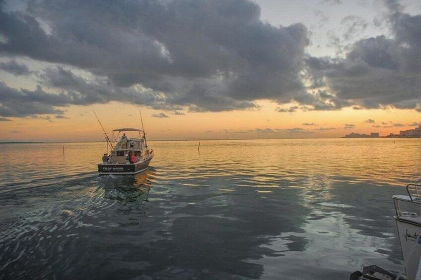 Shared Deep Sea Fishing Tour in Cancun with Drinks 3