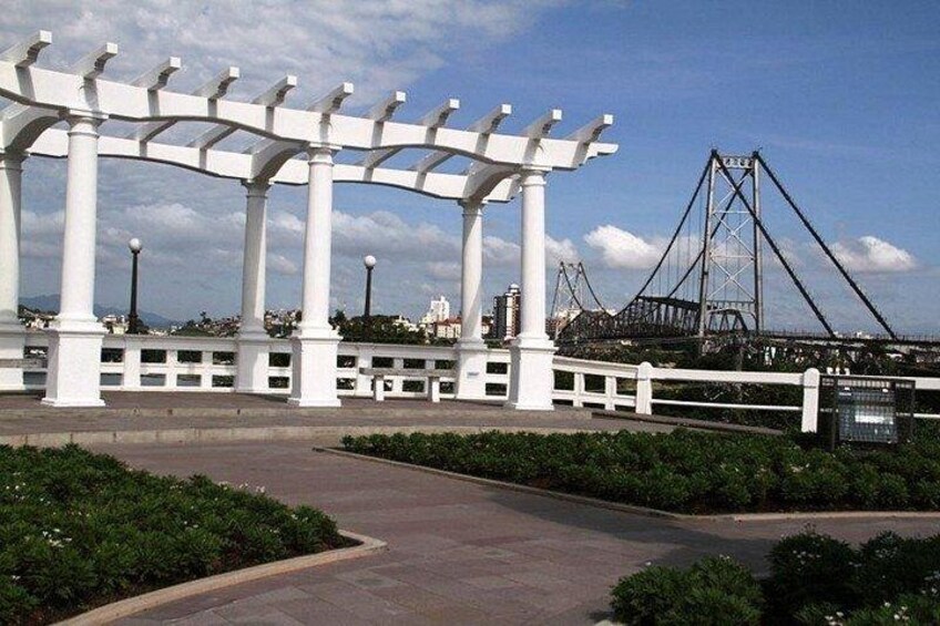 Viewpoint of the Hercílio Luz Bridge. 4