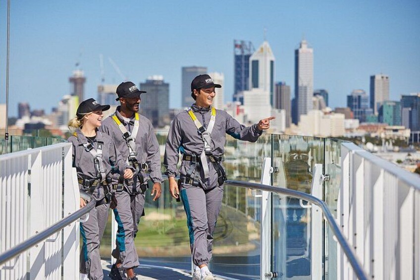 Incredible views of the Perth CBD and Swan River 3