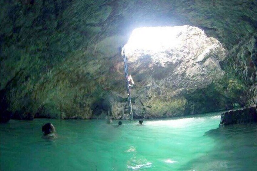 Half-Day Tour in Blue Hole Negril with Transportation