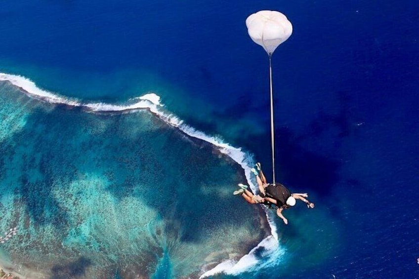 Tahiti Full Day Tour with Skydive or Paragliding 4
