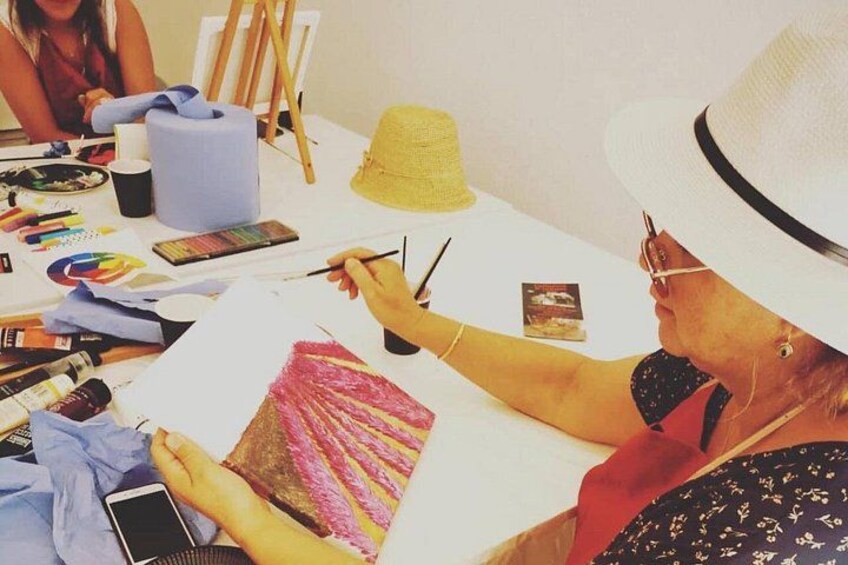 2 hours Painting Class with Local Artist in Private Studio 4