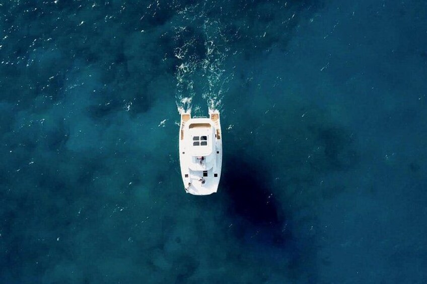 The MANA Cruises Waikiki Yacht cruising over the beautiful reef 2