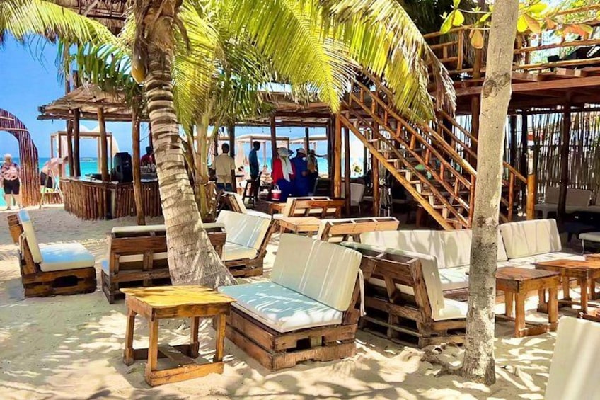 Full-Day Tour Isla Baru - National Aviary of Colombia and Playa Blanca 5