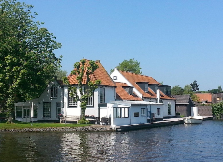 Picture 1 for Activity The Hague: One Way Boat Ticket to or from Delft 3