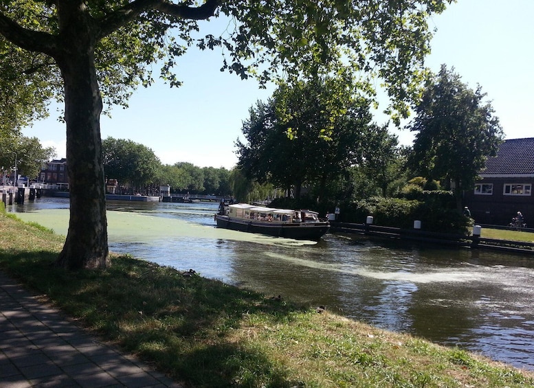 Picture 2 for Activity The Hague: One Way Boat Ticket to or from Delft 4