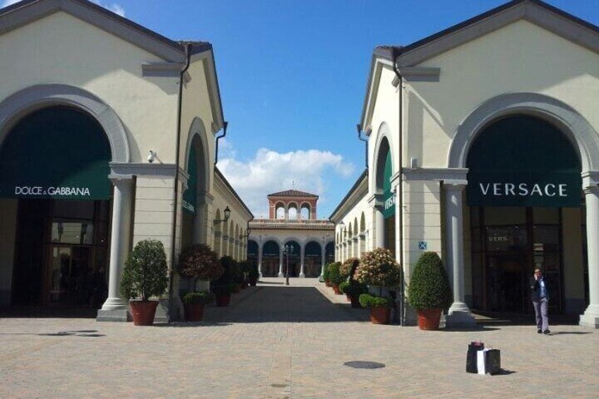 Luxury day trip to Portofino and shopping at Serravalle outlet