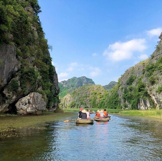 Picture 40 for Activity Hanoi: Ninh Binh Hoa Lu/Bai Dinh, Trang An/Tam Coc, Mua Cave 3