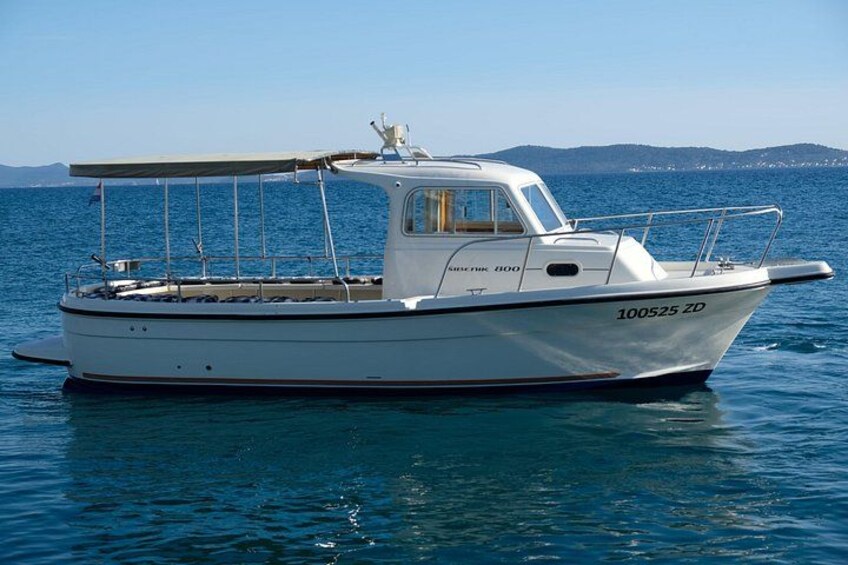 Cruising Boat (Side View) 4