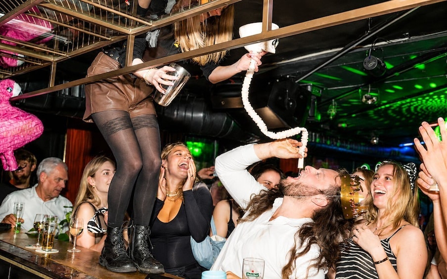 Amsterdam Pubcrawl Leidseplein: Unlimited Shots & Club Entry 1