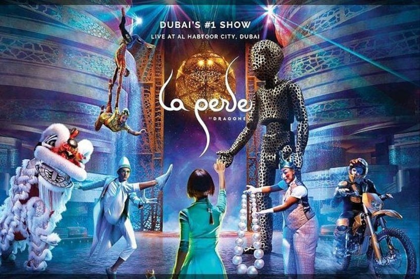 Reklamemateriale for La Perle Dragone i Dubai, der viser en løvedans, en kvinde i grøn kjole og en futuristisk bysilhouet. 2