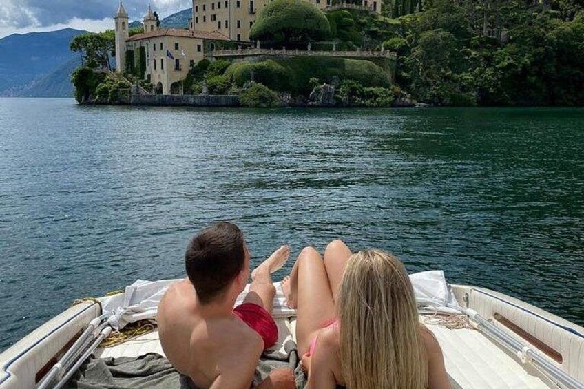 3 Hours on Guided Cruise with Stop and Visit to Bellagio 4