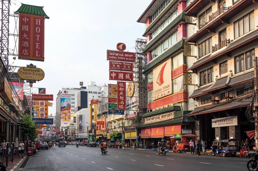 Temples Tour in Bangkok Half Day Small Group Tour