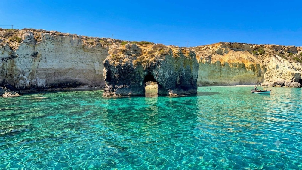Syracuse: Boat tour of Ortigia Island & Seacaves 1