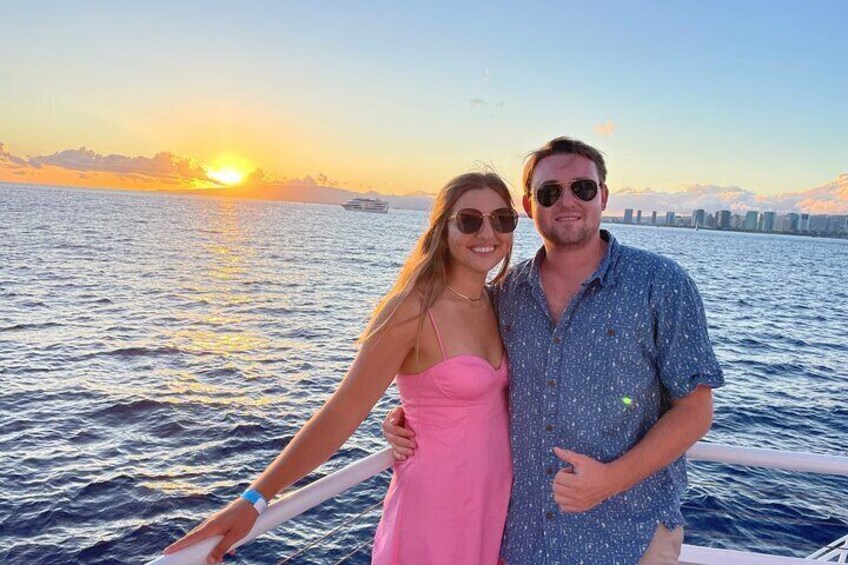 Sunset & Fireworks Dinner Cruise in Honolulu