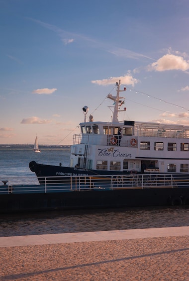 Picture 3 for Activity Lisbon: Tagus River Cruise with Welcome Drink 2
