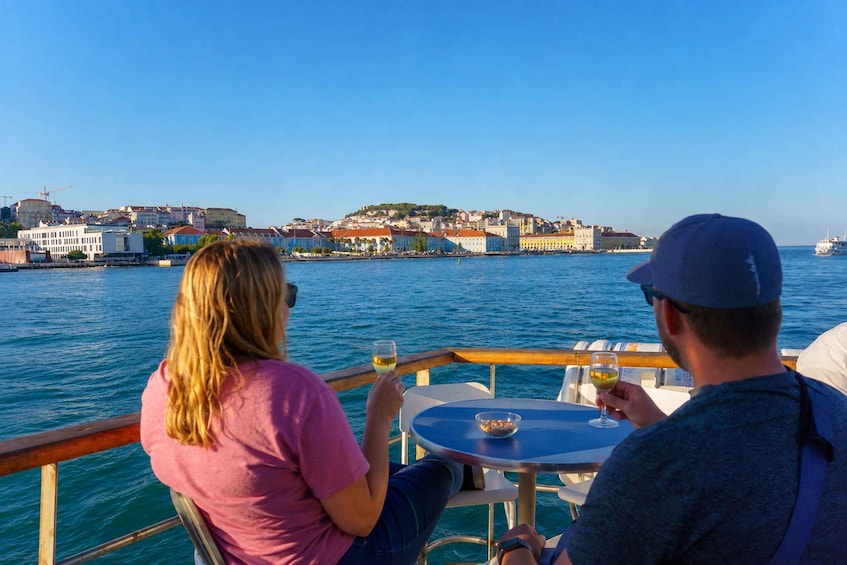 Lisbon: Tagus River Cruise with Welcome Drink 1