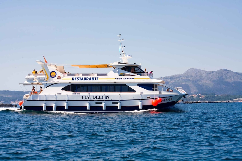 Picture 3 for Activity Ría de Arousa: Boat Ride to Mussel Farm with Tasting 5
