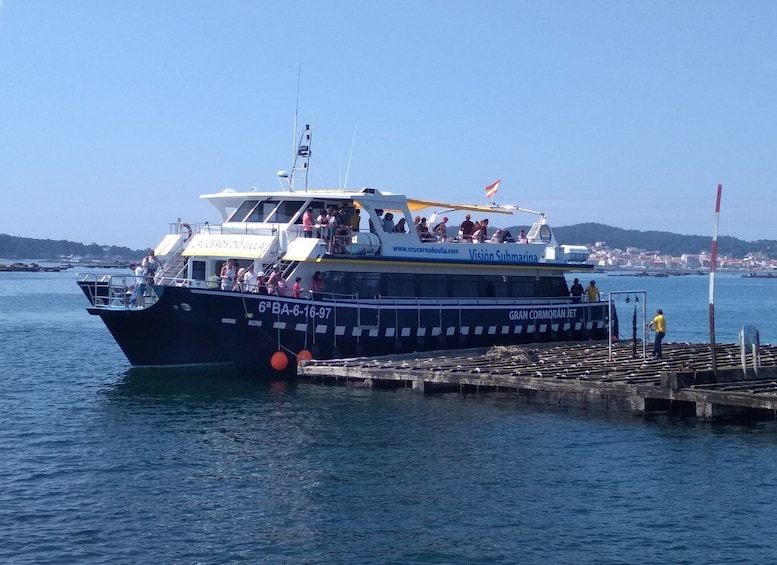 Picture 2 for Activity Ría de Arousa: Boat Ride to Mussel Farm with Tasting 4
