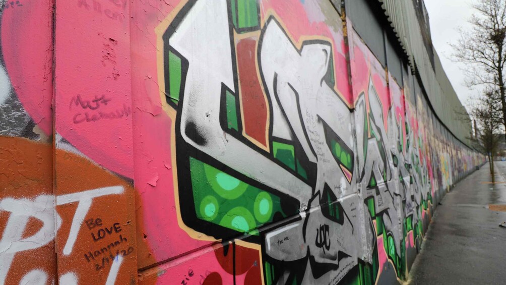 Picture 17 for Activity Belfast: Famous Murals Private Tour 2