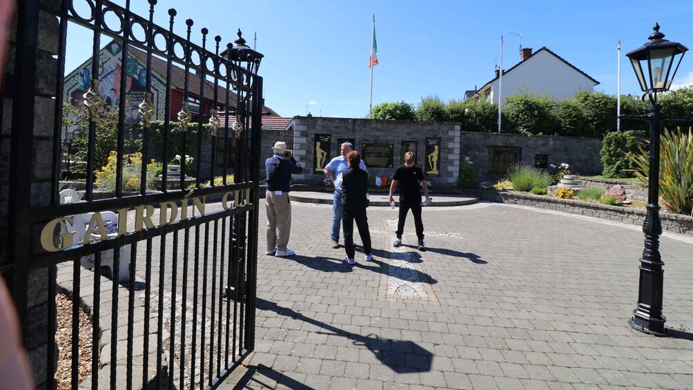 Picture 6 for Activity Belfast: Famous Murals Private Tour 3