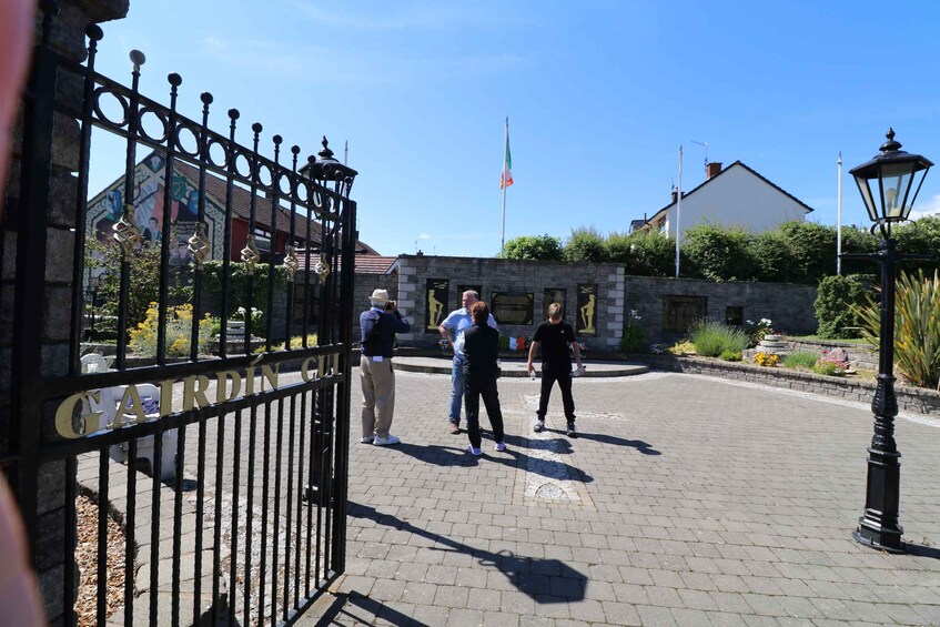 Picture 6 for Activity Belfast: Famous Murals Private Tour 2