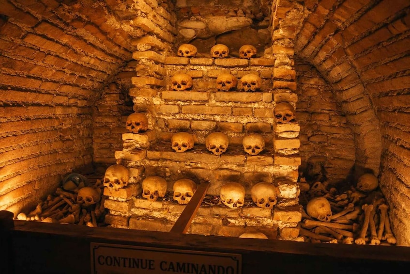 Picture 4 for Activity Lima City Tour: Historic Center, Love Park & Catacombs 3
