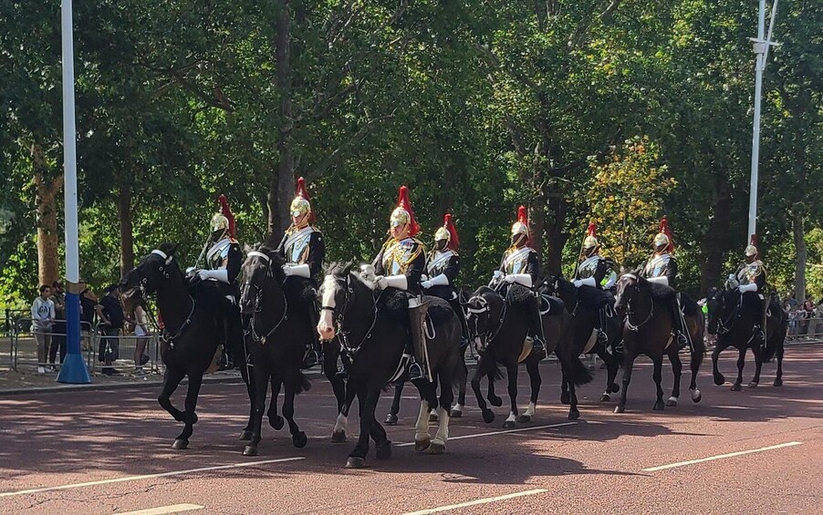 London: Buckingham Palace Walk & Tea at Kensington Palace 2