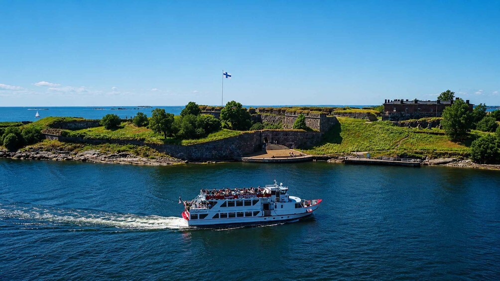 Picture 7 for Activity Helsinki Archipelago: Sightseeing Boat Tour 2