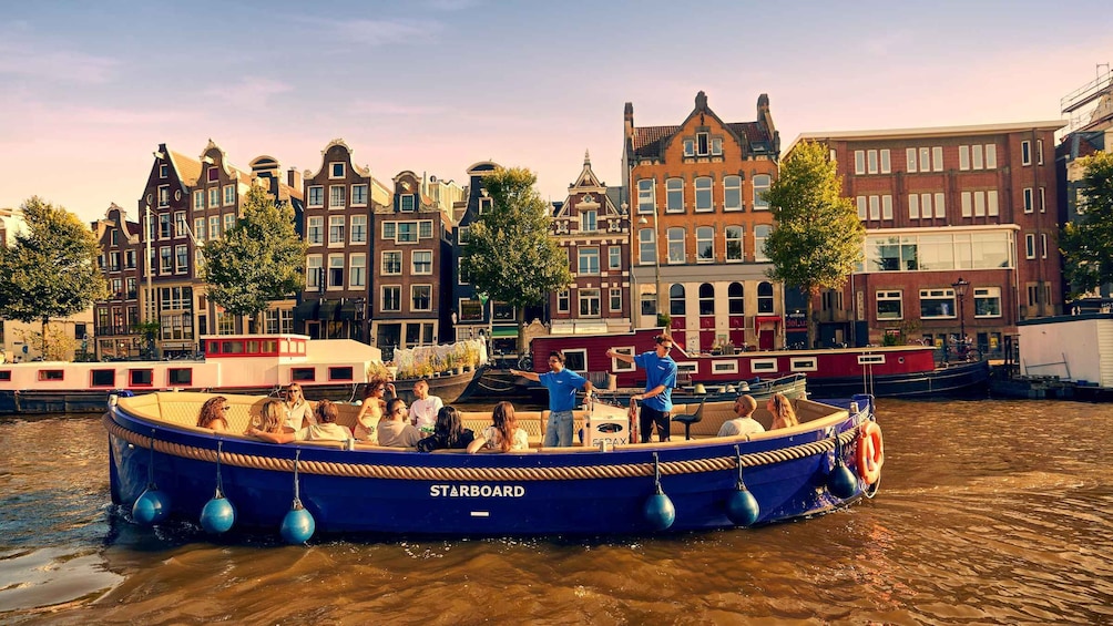 Amsterdam: Canal Cruise with Local Host & Unlimited Drinks 1