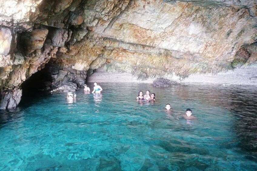 Polignano a Mare: Boat Tour of the Caves - Small Group 3