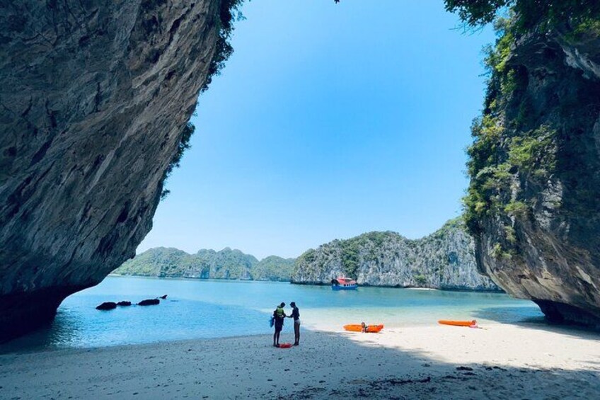 nice beach in Lan Ha Bay 4