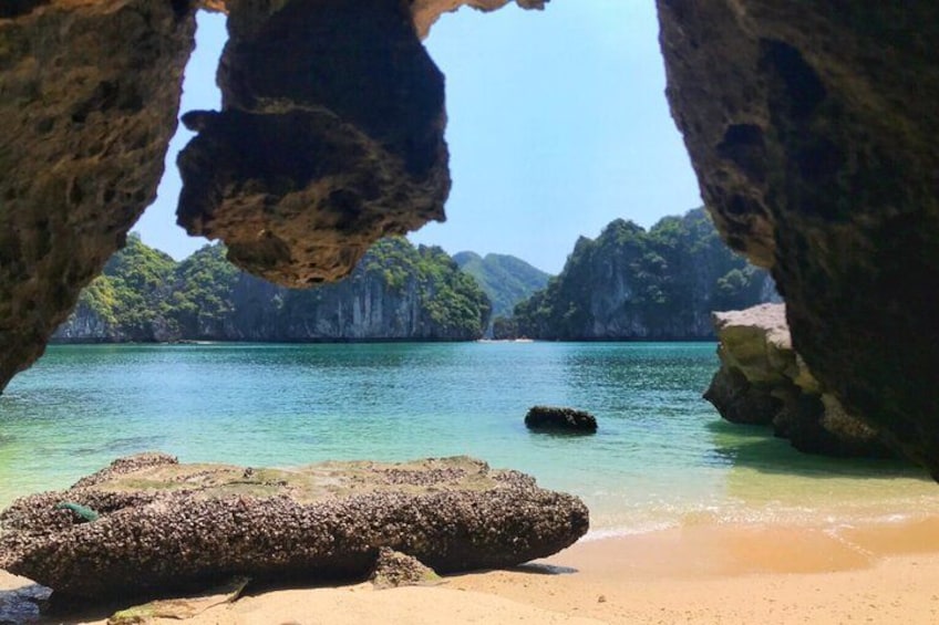 Beach in Lan Ha Bay 4