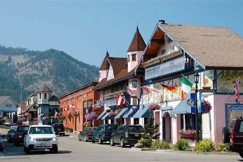 Seattle: Snoqualmie Falls and Leavenworth Day Trip 1