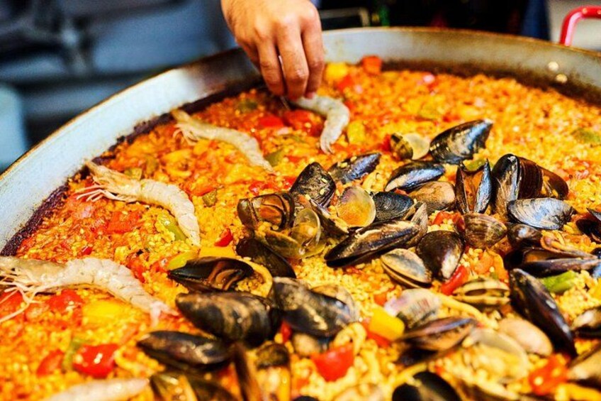 Our culinary academy is top-rated in Barcelona and in 2025 has been selected as the TOP 10 culinary experiences in Europe! Getting hungry yet? 3
